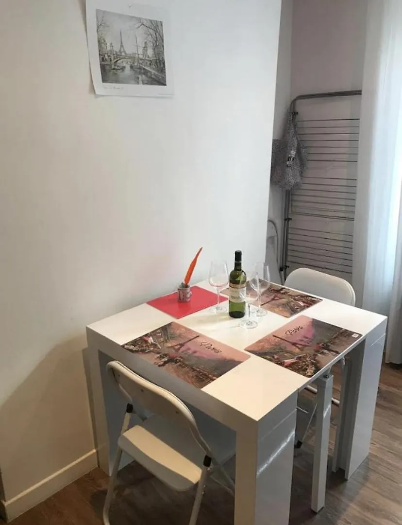 Prelep Stan U Srcu Pariza Kod Trga Republike! Apartment France